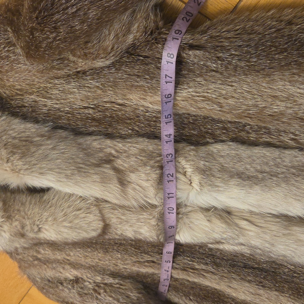 Luxurious Vintage Fur Coat in Gray/silver and Brown - Picture 7 of 8